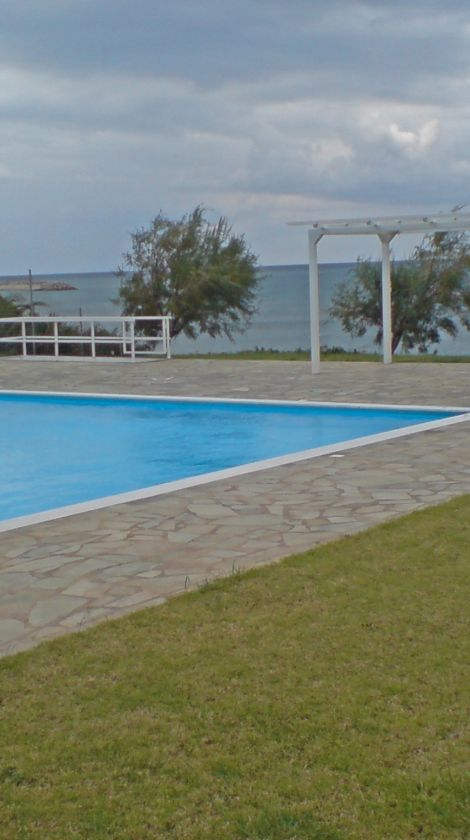 Παραθαλάσσια εξωτερική πισίνα από την Art Water